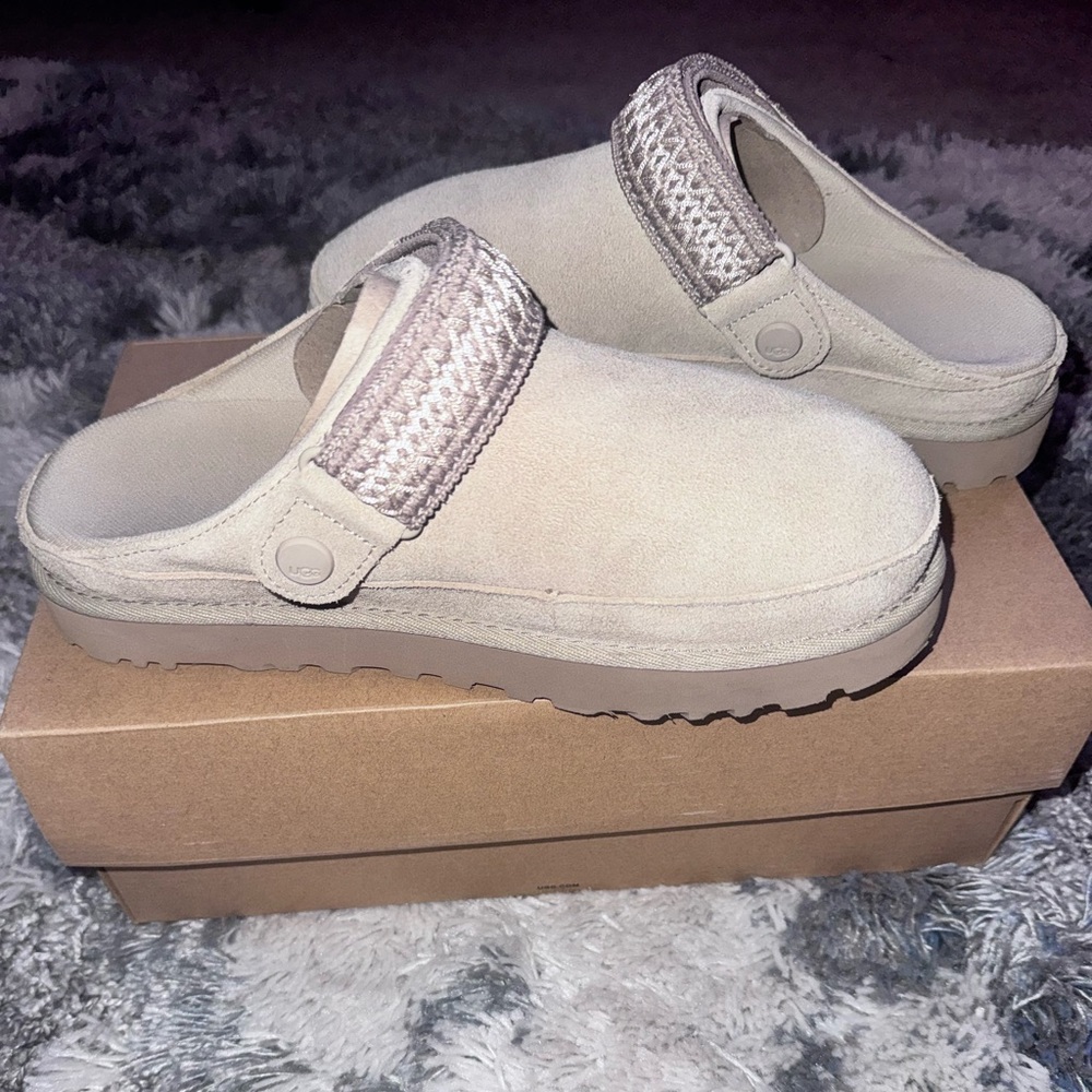 UGG braid clogs